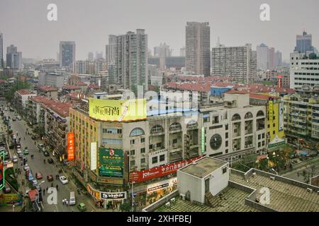 Una vista generale del centro e' stata vista a Nanchino, in Cina. (Foto di Seung-il Ryu/NurPhoto) Foto Stock