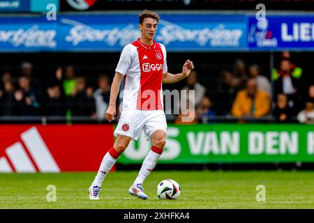 Wezep, Paesi Bassi. 14 luglio 2024. WEZEP, 13-07-2024, Sportpark Mulderssingel, football, amichevole, stagione 2024/2025, durante la partita Ajax - Rangers FC, giocatore dell'Ajax Youri Baas Credit: Pro Shots/Alamy Live News Foto Stock