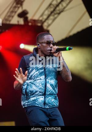 Il rapper ghanese e britannico Tinchy Stryder si esibiscono dal vivo durante l'ultima sessione eden del 2024 Foto Stock