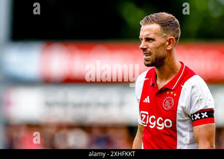 Wezep, Paesi Bassi. 14 luglio 2024. WEZEP, 13-07-2024, Sportpark Mulderssingel, football, amichevole, stagione 2024/2025, durante la partita Ajax - Rangers FC, giocatore dell'Ajax Jordan Henderson Credit: Pro Shots/Alamy Live News Foto Stock