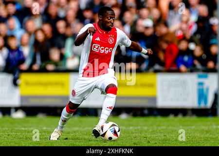 Wezep, Paesi Bassi. 14 luglio 2024. WEZEP, 13-07-2024, Sportpark Mulderssingel, football, amichevole, stagione 2024/2025, durante la partita Ajax - Rangers FC, giocatore dell'Ajax Carlos Forbs crediti: Pro Shots/Alamy Live News Foto Stock