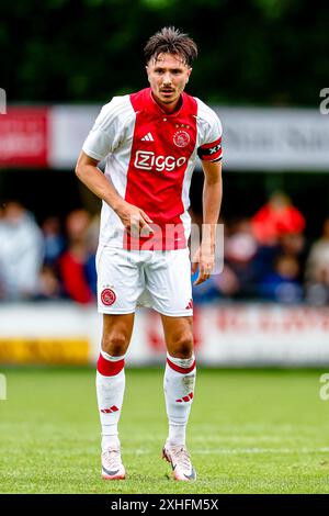 Wezep, Paesi Bassi. 14 luglio 2024. WEZEP, 13-07-2024, Sportpark Mulderssingel, football, amichevole, stagione 2024/2025, durante la partita Ajax - Rangers FC, giocatore dell'Ajax Steven Berghuis credito: Pro Shots/Alamy Live News Foto Stock