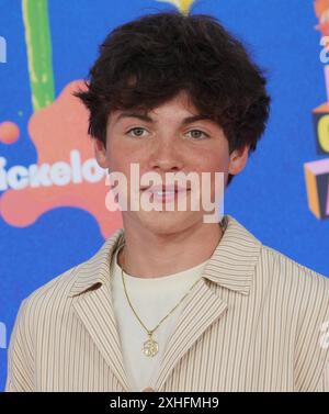 Brady Noon arriva ai Nickelodeon Kids' Choice Awards 2024, che si sono tenuti al Barker Hangar di Santa Monica, CALIFORNIA, sabato, 13 luglio 2024. (Foto di Sthanlee B. Mirador/Sipa USA) Foto Stock