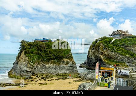 Una breve passeggiata lungo la passeggiata di Newquay sulla costa occidentale nella splendida Cornovaglia - Regno Unito Foto Stock