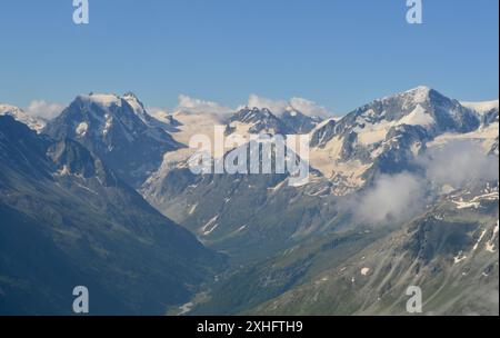 sorvolando il cervino delle alpi svizzere Foto Stock