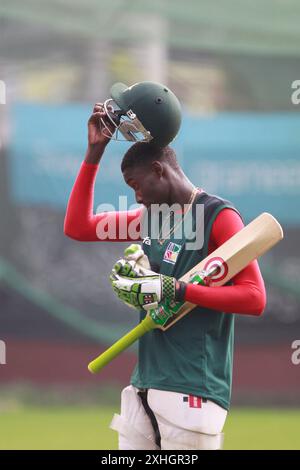 Lo Zimbabwe Cricket Team partecipa alle sessioni di allenamento al BCB Indoor Ground di Mirpur mentre si recano in Bangladesh per cinque partite di One Day International (ODI) Foto Stock