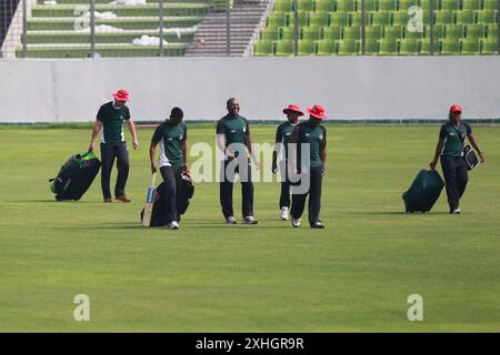 Lo Zimbabwe Cricket Team partecipa alle sessioni di allenamento al BCB Indoor Ground di Mirpur mentre si recano in Bangladesh per partecipare a cinque partite One Day International (ODI) se Foto Stock