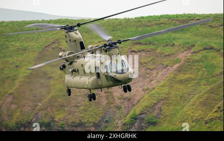 Royal Netherlands Air Force Helicopters in azione, durante l'operazione TAC Blaze 2024 a RAF Spadeadam Foto Stock