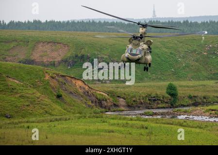 Royal Netherlands Air Force Helicopters in azione, durante l'operazione TAC Blaze 2024 a RAF Spadeadam Foto Stock