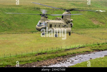 Royal Netherlands Air Force Helicopters in azione, durante l'operazione TAC Blaze 2024 a RAF Spadeadam Foto Stock