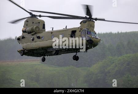 Royal Netherlands Air Force Helicopters in azione, durante l'operazione TAC Blaze 2024 a RAF Spadeadam Foto Stock