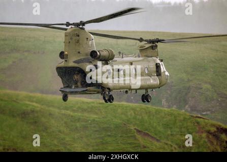 Royal Netherlands Air Force Helicopters in azione, durante l'operazione TAC Blaze 2024 a RAF Spadeadam Foto Stock