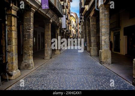 Strade di Morella, Castellon, Spagna. Maggio 2022 Foto Stock