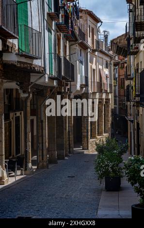 Strade di Morella, Castellon, Spagna. Maggio 2022 Foto Stock