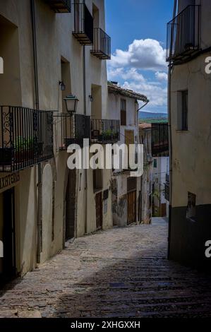 Strade di Morella, Castellon, Spagna. Maggio 2022 Foto Stock