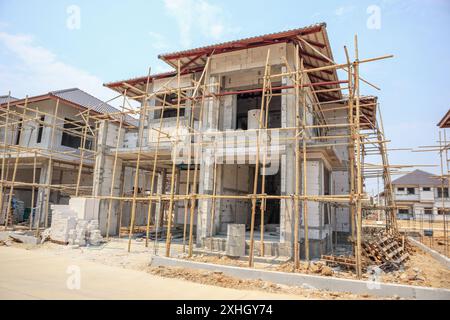 casa in costruzione con struttura in blocchi di cemento cellulare autoclavata in cantiere Foto Stock