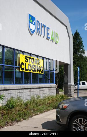 Una farmacia Rite Aid con cartelli di chiusura, a Grand Blanc Michigan USA Foto Stock