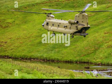 Royal Netherlands Air Force Helicopters in azione, durante l'operazione TAC Blaze 2024 a RAF Spadeadam Foto Stock