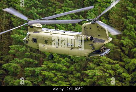 Royal Netherlands Air Force Helicopters in azione, durante l'operazione TAC Blaze 2024 a RAF Spadeadam Foto Stock