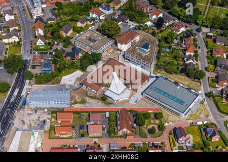 Luftbild, Baustelle mit Neubau und Sanierung Arnold-Freymuth-Gesamtschule / Falkschule, Fangstraße mit neuem Straßenbelag, Stadtbezirk Herringen, Hamm, Ruhrgebiet, Nordrhein-Westfalen, Deutschland ACHTUNGxMINDESTHONORARx60xEURO *** Vista aerea, cantiere con nuova costruzione e ristrutturazione della scuola comprensiva Arnold Freymuth Falkschule, Fangstraße con nuova superficie stradale, distretto di Herringen, Hamm, zona della Ruhr, Renania settentrionale-Vestfalia, Germania ATTENTIONxMINDESTHONORARx60xEURO Foto Stock