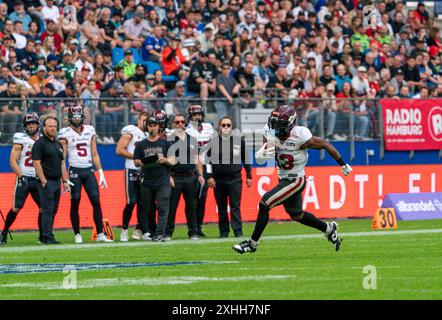 Kelvin McKnight Jr. (Rhein Fire, #13) laeuft mit dem Ball GER, Rhein Fire vs Hamburg Sea Devils, Football, European League of Football, Spieltag 8, Saison 2024, 14.07.2024 foto: Eibner-Pressefoto/Max Vincen Foto Stock