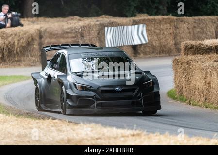 Subaru WRX Airslayer, chiamato anche «Project Midnight», gareggia sulla salita al Goodwood Festival of Speed 2024 Motorsport event nel West Sussex, Regno Unito Foto Stock