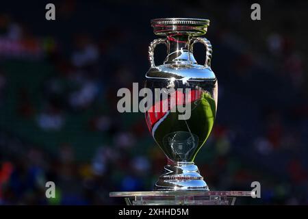 Una visione generale della Henri Delaunay Cup prima della finale di UEFA Euro 2024 all'Olympiastadion di Berlino. Data foto: Domenica 14 luglio 2024. Foto Stock