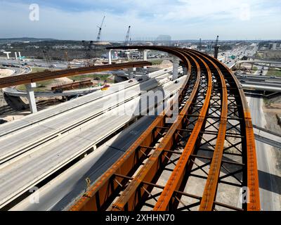 Vista aerea dell'acciaio strutturale su un cavalcavia dell'interstate 10 in costruzione a San Antonio, Texas Foto Stock