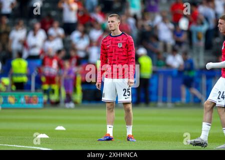 Berlino, Germania. 14 luglio 2024. Il centrocampista inglese Adam Wharton (Palazzo di cristallo) si è riscaldato durante la finale di UEFA Euro 2024 Spagna contro Inghilterra allo stadio Olympiastadion di Berlino, Germania il 14 luglio 2024 Credit: Every Second Media/Alamy Live News Foto Stock