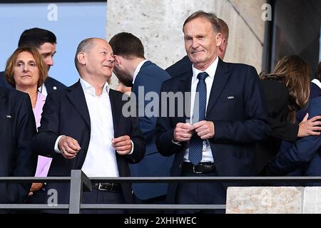 Berlino, Germania. 14 luglio 2024. Fussball UEFA EURO 2024 finale spagnolo - Inghilterra am 14.07.2024 im Olympiastadion Berlino a Berlino Olaf Scholz (Bundeskanzler der Bundesrepublik Deutschland), links - Hans-Joachim Watzke, rechts foto: Revierfoto crediti: ddp media GmbH/Alamy Live News Foto Stock