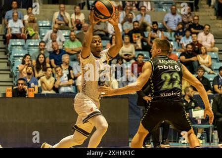 4 ottobre 2023, un momento durante un attacco di Obradoiro nella partita contro Surne Bilbao a Santiago Foto Stock