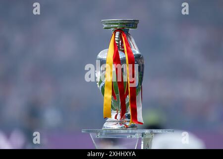 Symbolbild / Themenfoto Praesentation des EM Pokal Henri-Delaunay-Pokal im Stadion, GER, Spagna (ESP) vs Inghilterra (ENG), Fussball Europameisterschaft, UEFA EURO 2024, finale, 14.07.2024 foto: Eibner-Pressefoto/Michael Memmler Foto Stock