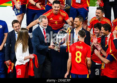 Berlino, Germania. 14 luglio 2024. Berlino, Germania. 14 luglio 2024. BERLINO - i giocatori spagnoli celebrano il campionato con Felipe vi di Spagna durante la finale di UEFA EURO 2024 tra Spagna e Inghilterra all'Olympiastadion il 14 luglio 2024 a Berlino, Germania. ANP | Hollandse Hoogte | GERRIT VAN COLOGNE crediti: ANP/Alamy Live News crediti: ANP/Alamy Live News Foto Stock