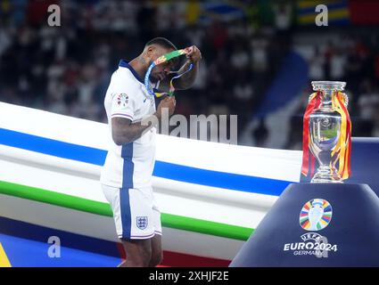 L'inglese Ivan Toney supera la Henri Delaunay Cup dopo aver perso la finale di UEFA Euro 2024 all'Olympiastadion di Berlino. Data foto: Domenica 14 luglio 2024. Foto Stock