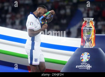 L'inglese Ivan Toney supera la Henri Delaunay Cup dopo aver perso la finale di UEFA Euro 2024 all'Olympiastadion di Berlino. Data foto: Domenica 14 luglio 2024. Foto Stock