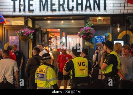 Brentwood Essex 14 luglio 2024 ha abbattuto i tifosi a Brentwood, Essex alla finale di Euro Cup tra Inghilterra e Spagna crediti: Ian Davidson/Alamy Live News Foto Stock