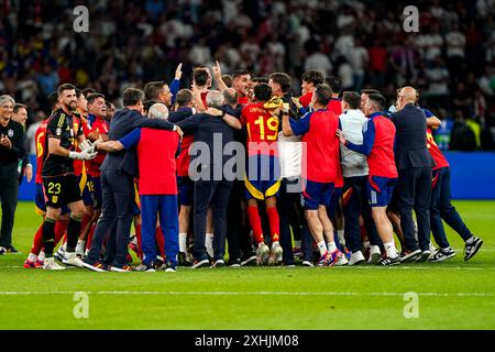 Berlino, Germania. 14 luglio 2024. BERLINO, GERMANIA - 14 LUGLIO: I giocatori di Spagna festeggiano la finale di UEFA EURO 2024 tra Spagna e Inghilterra all'Olympiastadion il 14 luglio 2024 a Berlino, Germania. (Foto di Andre Weening/Orange Pictures) credito: Orange Pics BV/Alamy Live News Foto Stock