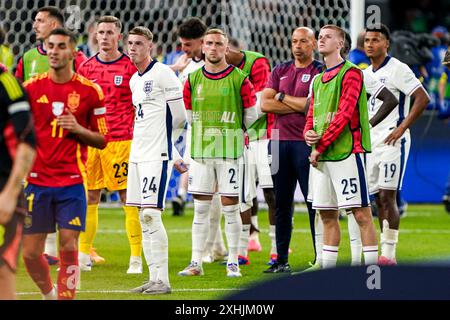 Berlino, Germania. 14 luglio 2024. BERLINO, GERMANIA - 14 LUGLIO: Cole Palmer d'Inghilterra, Kyle Walker d'Inghilterra, Adam Wharton d'Inghilterra, Ollie Watkins d'Inghilterra, Dean Henderson d'Inghilterra sembra sgretolato dopo la sconfitta durante la finale di UEFA EURO 2024 tra Spagna e Inghilterra all'Olympiastadion il 14 luglio 2024 a Berlino, Germania. (Foto di Andre Weening/Orange Pictures) credito: Orange Pics BV/Alamy Live News Foto Stock