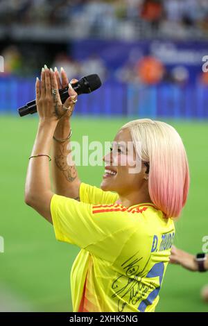 Miami, Stati Uniti d'America. 14 luglio 2024. Karol G gesti prima della finale della CONMEBOL Copa America 2024 tra Argentina e Colombia all'Hard Rock Stadium il 14 luglio 2024 a Miami Gardens, Florida. Crediti: Brasile Photo Press/Alamy Live News Foto Stock