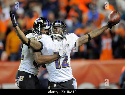 Denver, Stati Uniti. 12 gennaio 2013. Il wide receiver dei Baltimore Ravens Jacoby Jones celebra la sua ricezione da touchdown da 70 yard che, con 31 secondi dalla fine, forzò i tempi supplementari contro i Denver Broncos nel Divisional Playoff della AFC allo Sports Authority Field a Mile High a Denver, il 12 gennaio 2013. I Ravens vinsero ai supplementari, 38-35. (Foto di Lloyd Fox/The Baltimore Sun/TNS/Sipa USA) credito: SIPA USA/Alamy Live News Foto Stock