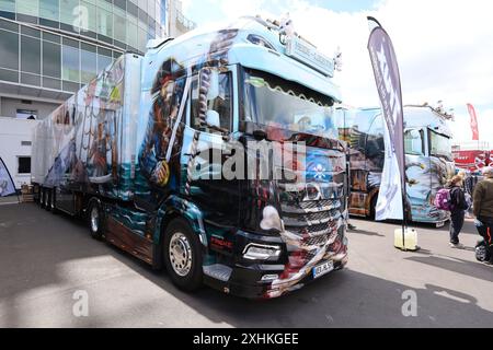 Show-Truck mit Piraten-Lackierung im Fahrerlager des Truck-GP auf dem Nuerburgring ADAC Truck Grand Prix, Nurburgring, 11.-14-07.2024, Nuerburg, Eifel, Rheinland-Pfalz, Deutschland, 13.07.2024 foto: Eibner-Pressefoto/Juergen Augst Foto Stock