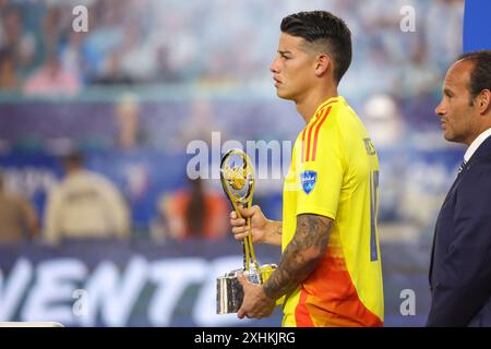 Miami, Stati Uniti. 15 luglio 2024. James Rodriguez della Colombia con il trofeo durante la partita CONMEBOL Copa America USA 2024 tra Argentina e Colombia all'Hard Rock Stadium il 15 luglio 2024 a Miami Gardens, Stati Uniti. Crediti: Brasile Photo Press/Alamy Live News Foto Stock