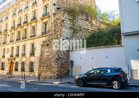 Francia, Parigi, resti del muro di recinzione di Philippe Auguste, via Clovis Foto Stock