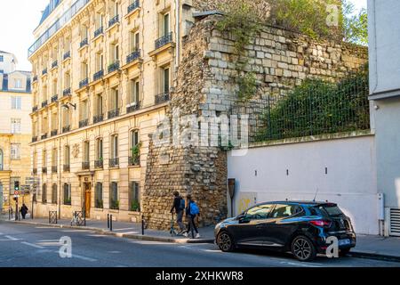 Francia, Parigi, resti del muro di recinzione di Philippe Auguste, via Clovis Foto Stock