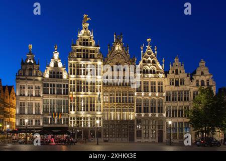 Belgio, Fiandre, Anversa (Antwerpen), case di corporazioni medievali in piazza Grote Markt Foto Stock