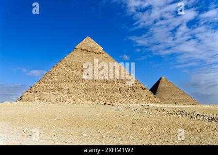 Egitto, Cairo, Giza, patrimonio mondiale dell'UNESCO, le piramidi di Khafra e Cheope Foto Stock