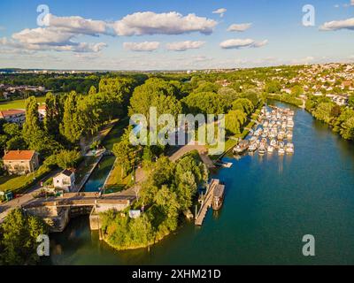 Francia, Senna Saint Denis, Gournay sur Marne, marina (vista aerea) Foto Stock