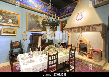 Malta, Mdina, Palazzo Falson (Normannenhaus) in stile siciliano-normanno (XV secolo) ospita il Palazzo Falson Historic House Museum, sala da pranzo Foto Stock