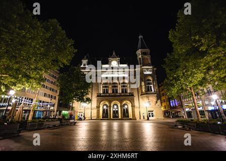 Cercle Municipal illuminato in Place d'Armes di notte - città di Lussemburgo Foto Stock