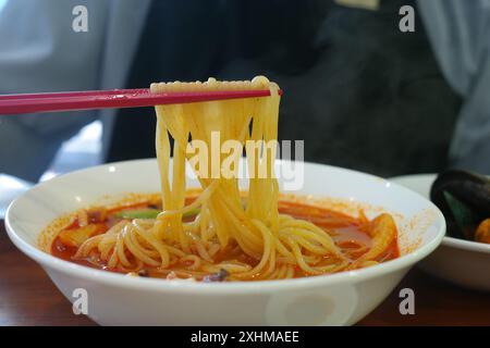 Il Jjamppong è il piatto popolare e rappresentativo della Corea con un sapore piccante e coinvolgente Foto Stock